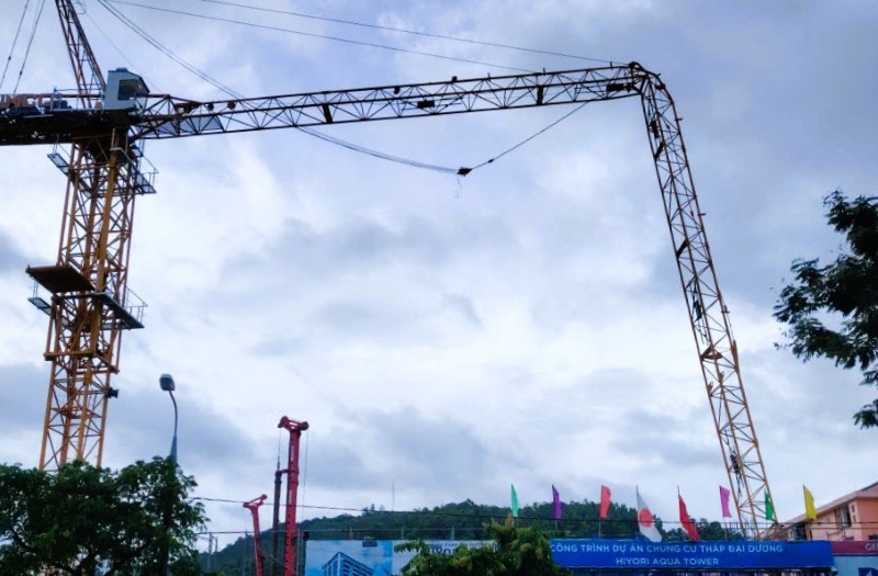 Crane breakage accident at Hiyori Aqua Tower apartment project, Da Nang, killing 1 person. Photo: Da Nang Department of Home Affairs