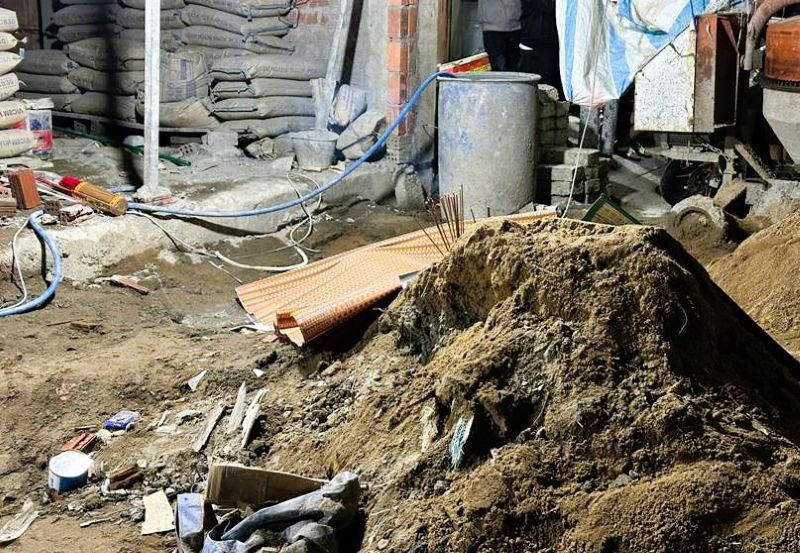 Hiện trường tai nạn lao động nghiêm trọng ở Đà Nẵng, nữ phụ hồ rơi từ tầng 5 xuống đất tử vong. Ảnh: Viện kiểm sát KV 4 cung cấp