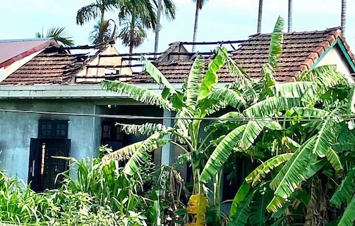 Scene of the house fire, the roof was burned down. Photo: Trieu Phong Commune People's Committee