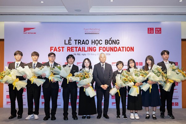 Lễ trao tặng học bổng “Quỹ Fast Retailing” năm 2026 cho 09 học sinh Việt Nam xuất sắc. Ảnh: Fast Retailing