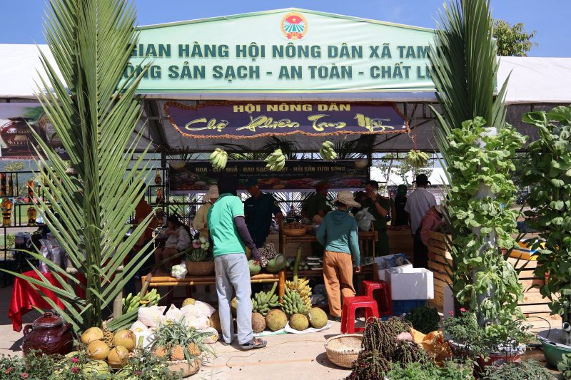 Chợ phiên Tam Mỹ kết nối những công trình nghĩa tình, cải thiện điều kiện sống cho đồng bào Cor. Ảnh: UBND xã Tam Mỹ