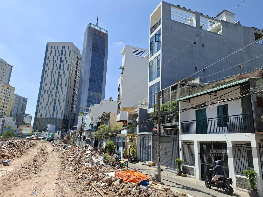 The row of houses in alley 153 Dien Bien Phu (Gia Dinh ward) has now become a front house overlooking Xuyen Tam canal. Photo: Minh Quan