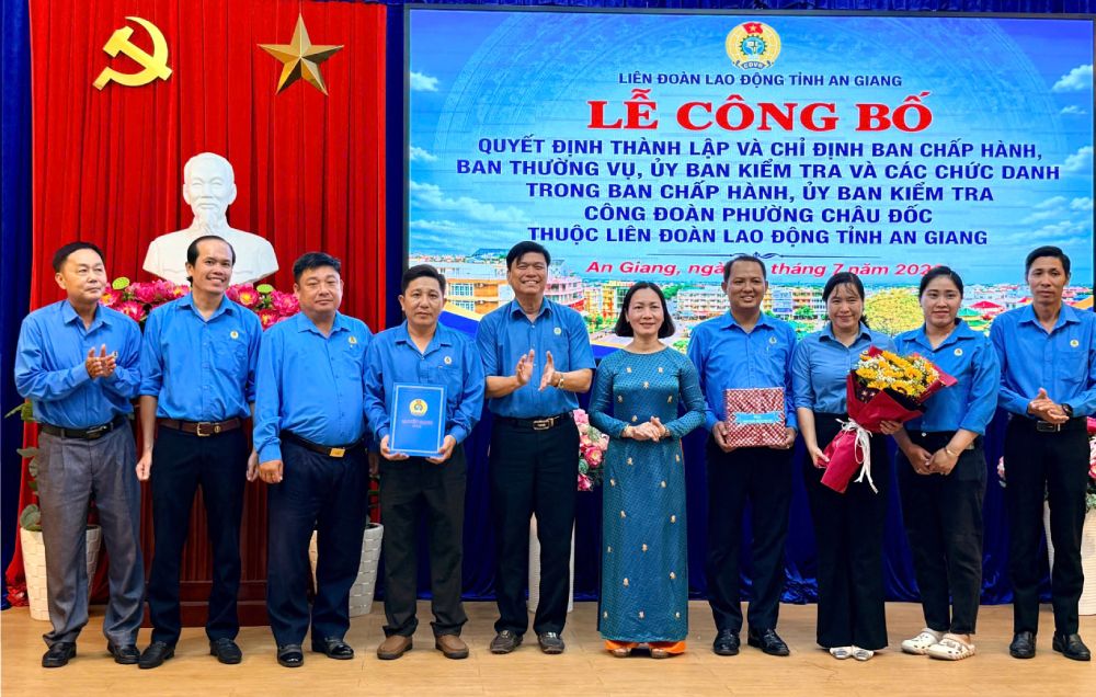 Establishment of Chau Doc Ward Trade Union, directly under An Giang Provincial Labor Federation. Photo: An Giang Labor Federation