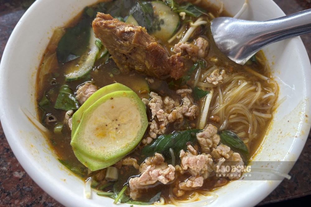 Satay Hu Tieu, a delicious dish to try when coming to the Mekong Delta. Photo: Han Lam