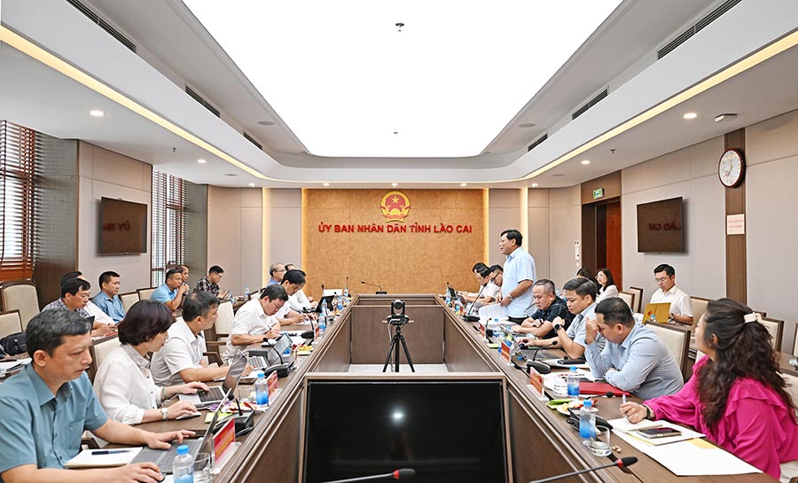 Đoàn công tác Bộ Dân tộc và Tôn giáo do Thứ trưởng Nguyễn Hải Trung làm Trưởng đoàn làm việc với UBND tỉnh Lào Cai sáng 21.7. Ảnh: Cổng TTĐT Bộ Dân tộc và Tôn giáo