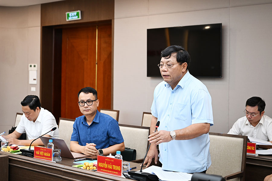 Deputy Minister of Ethnic Minorities and Religious Affairs Nguyen Hai Trung requested Lao Cai province to implement the National Target Program according to the principle of "clear people, clear tasks, clear responsibilities, clear time, clear results, clear authority". Photo: E-Portal of the Ministry of Ethnic Minorities and Religious Affairs