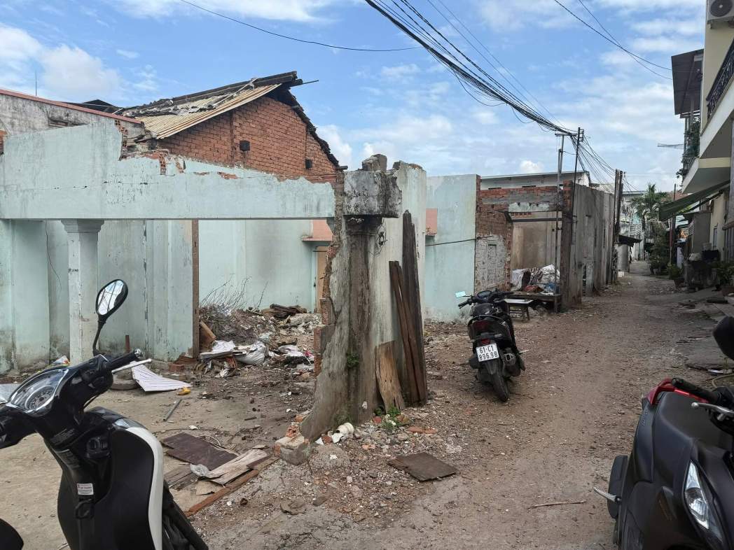 Thuan An Ward has received 180 land plots for resettlement for people and accelerated the progress of site clearance for projects. Photo: Thuan An Ward People's Committee