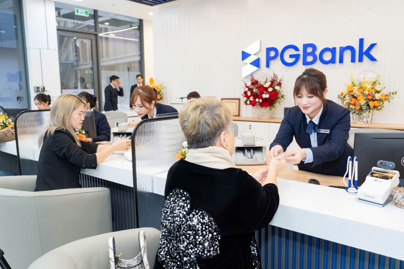 PGBank, 정관 자본 7조 3,270억 동으로 증액, 재무 기반 강화. 사진: PGBank