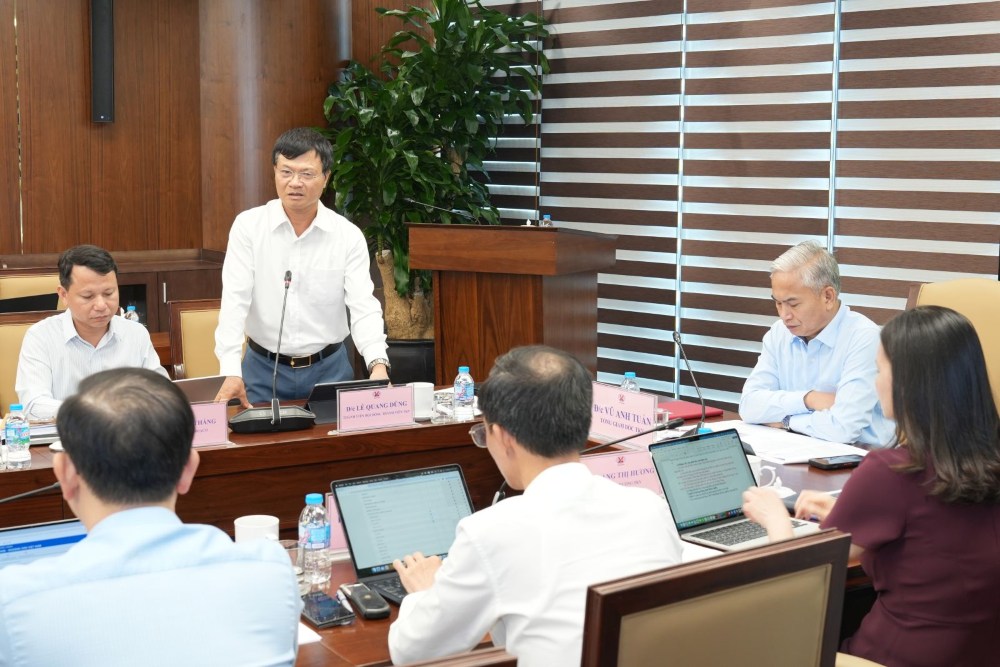 Ông Lê Quang Dũng - Thành viên Hội đồng thành viên Tập đoàn TKV - phát biểu. Ảnh: Tập đoàn TKV
