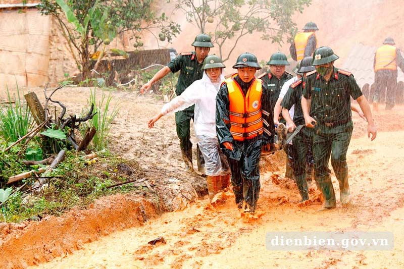 Lực lượng công an tham gia phần diễn thực binh tại cuộc diễn tập phòng thủ dân sự xã Sam Mứn (Điện Biên). Ảnh: Cổng TTĐT tỉnh Điện Biên