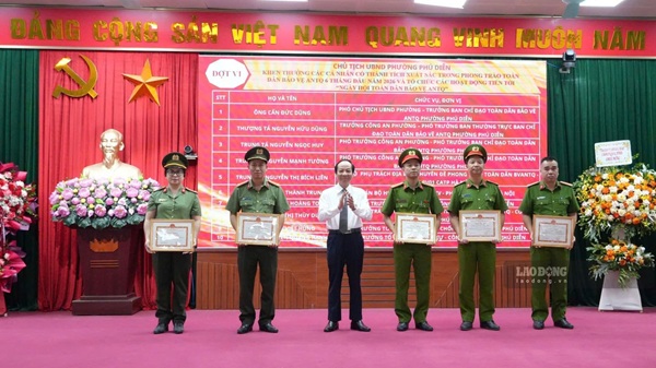 Phường Phú Diễn nâng cao hiệu quả phong trào bảo vệ an ninh. Ảnh: Minh Hạnh