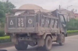 The violating truck was recorded by people and sent to the traffic police force. Photo: Traffic Police Department