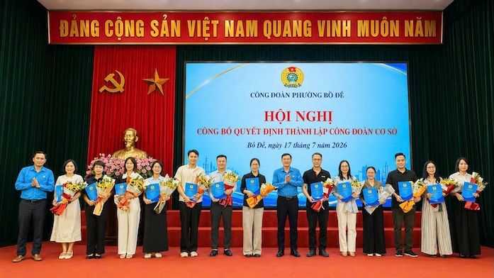 In the first 6 months of the year, Bo De Ward Trade Union achieved 280% of the target assigned by the Hanoi City Labor Federation to establish grassroots trade unions. Photo: Bo De Ward Trade Union