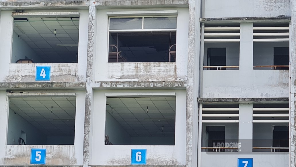 Nhiều năm bỏ hoang, Khu nhà ở sinh viên Bạc Liêu, Cà Mau xuống cấp trầm trọng. Ảnh: Nhật Hồ.