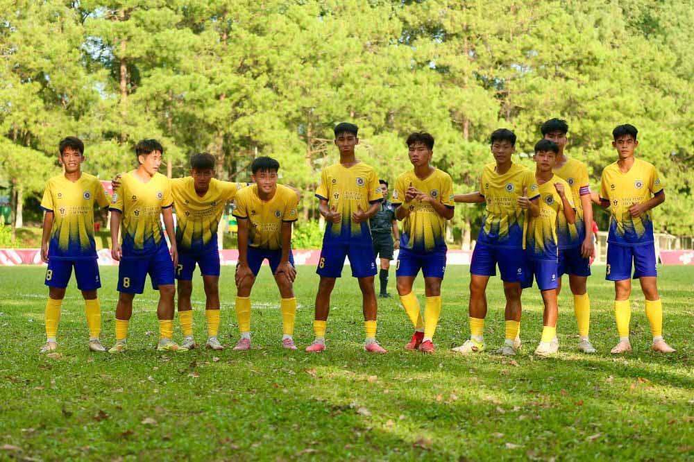U17 Hanoi wins all group stage matches after a 3-1 victory over U17 Dong Thap. Photo: VFF