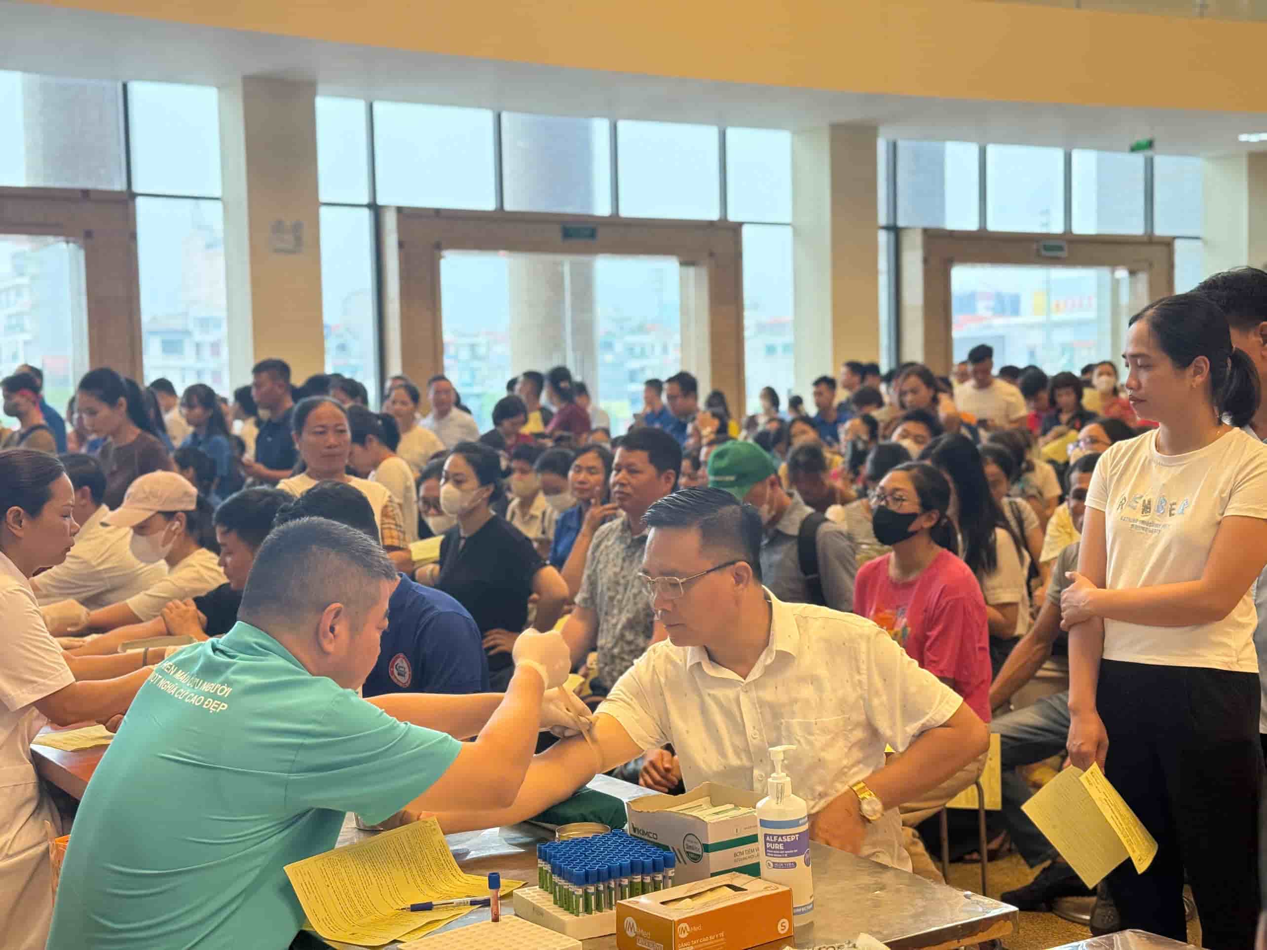 Union members and workers respond to the Red Journey Program 2026. Photo: Quyet Chien/ Bac Ninh Provincial Labor Federation.