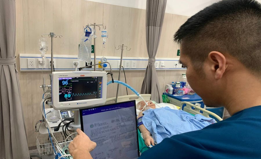Paper records are fully integrated on the iPad of the doctor at Bach Mai Hospital. Photo: Thuy Ha