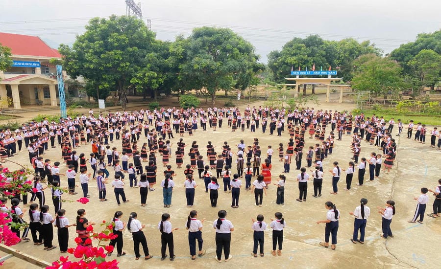 Merging schools in border areas is not only merging schools, but also to retain students. Photo taken at Duc Nong Ethnic Minority Boarding Primary and Secondary School (Quang Ngai). Photo: Duc Nong Ethnic Minority Boarding Primary and Secondary School (Quang Ngai) provided