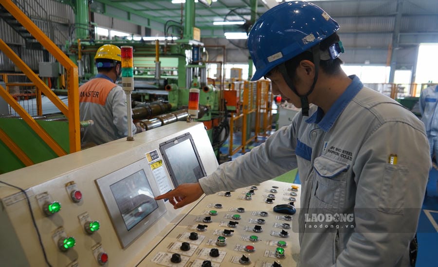 The emulation movement for initiatives is strongly spread among union members and workers in Hai Phong City. Photo: Mai Dung