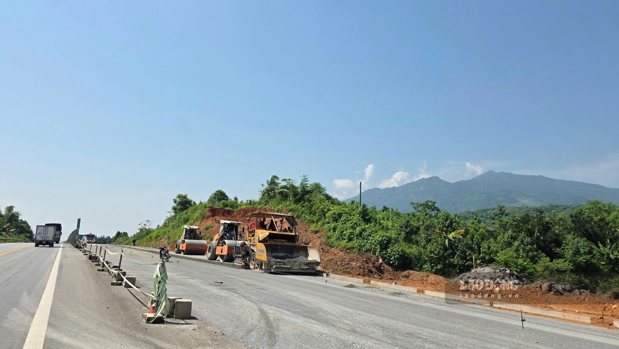 The Noi Bai - Lao Cai expressway expansion project has a total investment of nearly 7,700 billion VND. Photo: Duy Dung