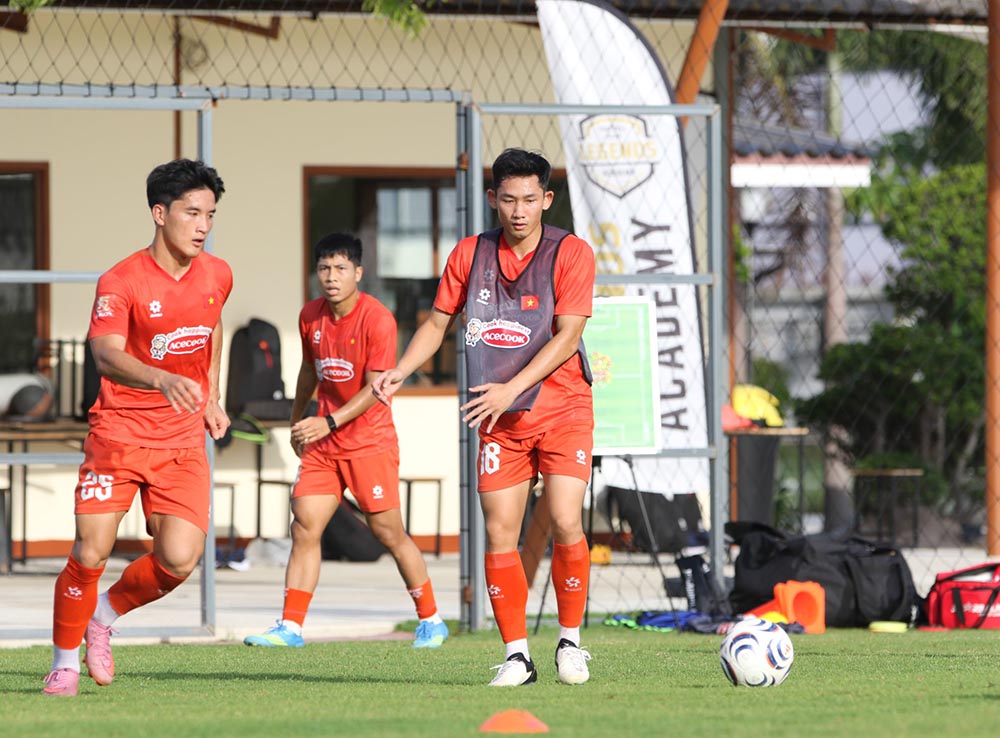 The Vietnamese national team enters the first training session in Chonburi to prepare for the ASEAN Cup 2026. Photo: VFF.