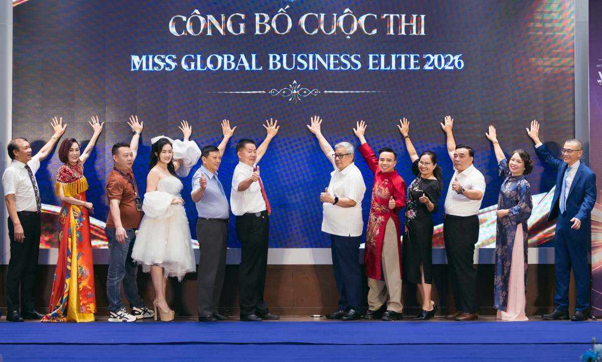 Các đại biểu bấm nút công bố cuộc thi. Ảnh: Ban Tổ chức