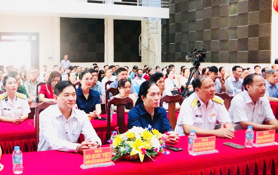Các đại biểu tham gia buổi tuyên truyền. Ảnh: Quân chủng Hải quân
