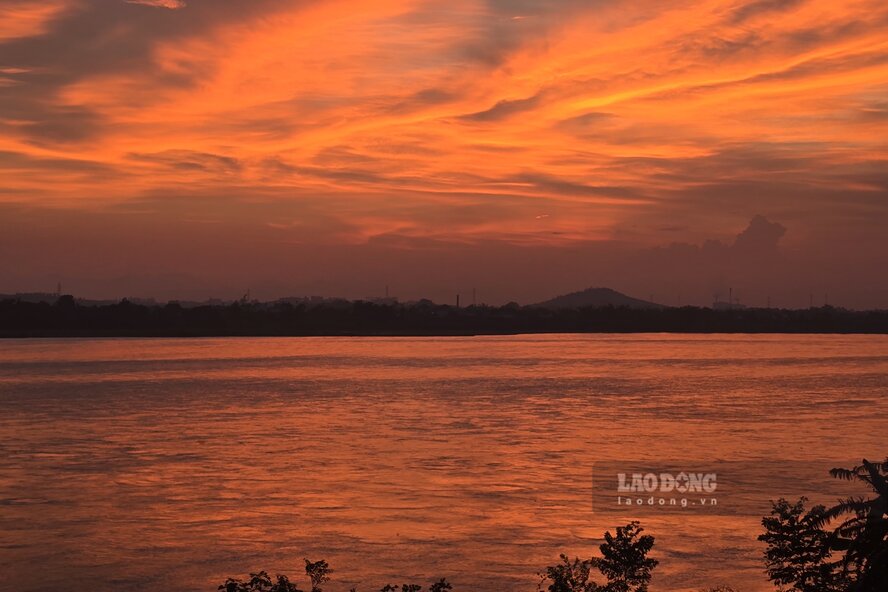 Le niveau de la rivière Thao (principale rivière du fleuve Rouge) continue de baisser lentement. Photo: To Cong