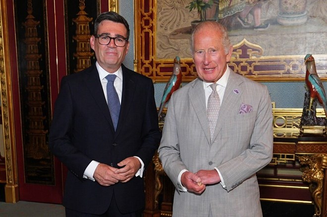 Tân Thủ tướng Anh Andy Burnham (bên trái) cùng Vua Charles III. Ảnh: Xinhua