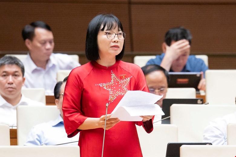 National Assembly Deputy Nguyen Thi Viet Nga said that arranging schools to make education stronger, not just more compact. Photo: Media National Assembly