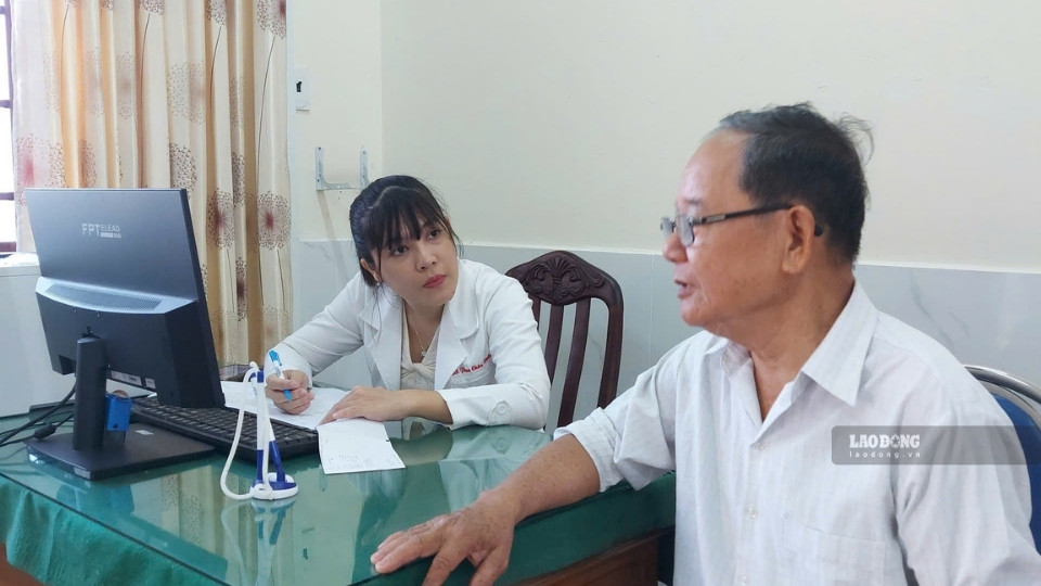 Free health check-ups are a practical activity towards the 79th anniversary of War Invalids and Martyrs' Day. Photo: Hoang Loc