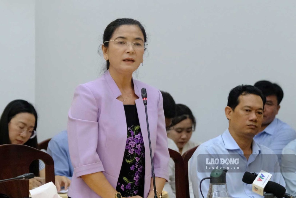 Appointing Ms. Tran Thi Huyen to the position of Director of the Department of Education and Training of Can Tho City. In the photo: Ms. Huyen speaks at the press conference in the third quarter of 2025 at the People's Committee of Can Tho City. Photo: Phong Linh
