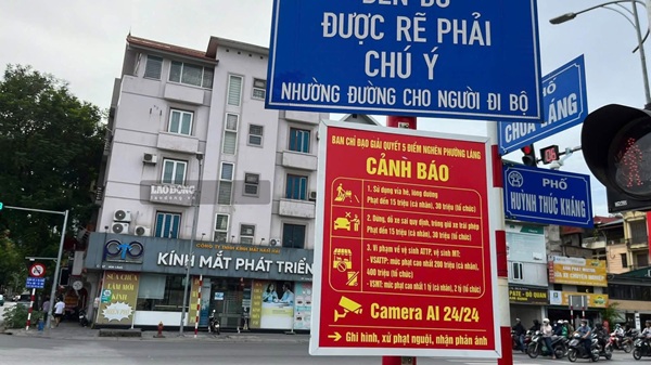 Phường Láng lắp hơn 100 biển cảnh báo tại điểm nóng. Ảnh: Công an phường Láng