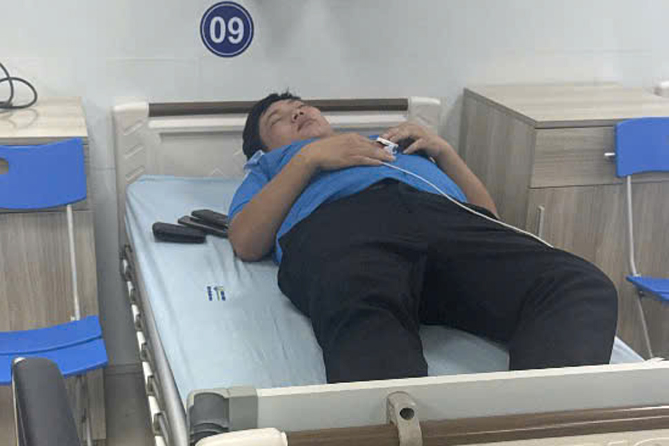Tài xế H. nhập viện sau khi bị 2 người đàn ông hành hung. Ảnh: Lado Taxi khu vực An Nhơn cung cấp
