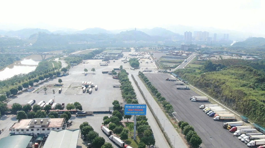 Kim Thanh road bridge customs clearance - a key area for deploying the construction of smart border gates. Photo: Lao Cai e-Portal