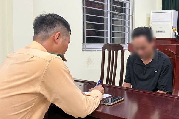 Công an Hà Nội tạm giữ hình sự tài xế điều khiển xe đẩy CSGT rồi bỏ chạy. Ảnh: CAHN
