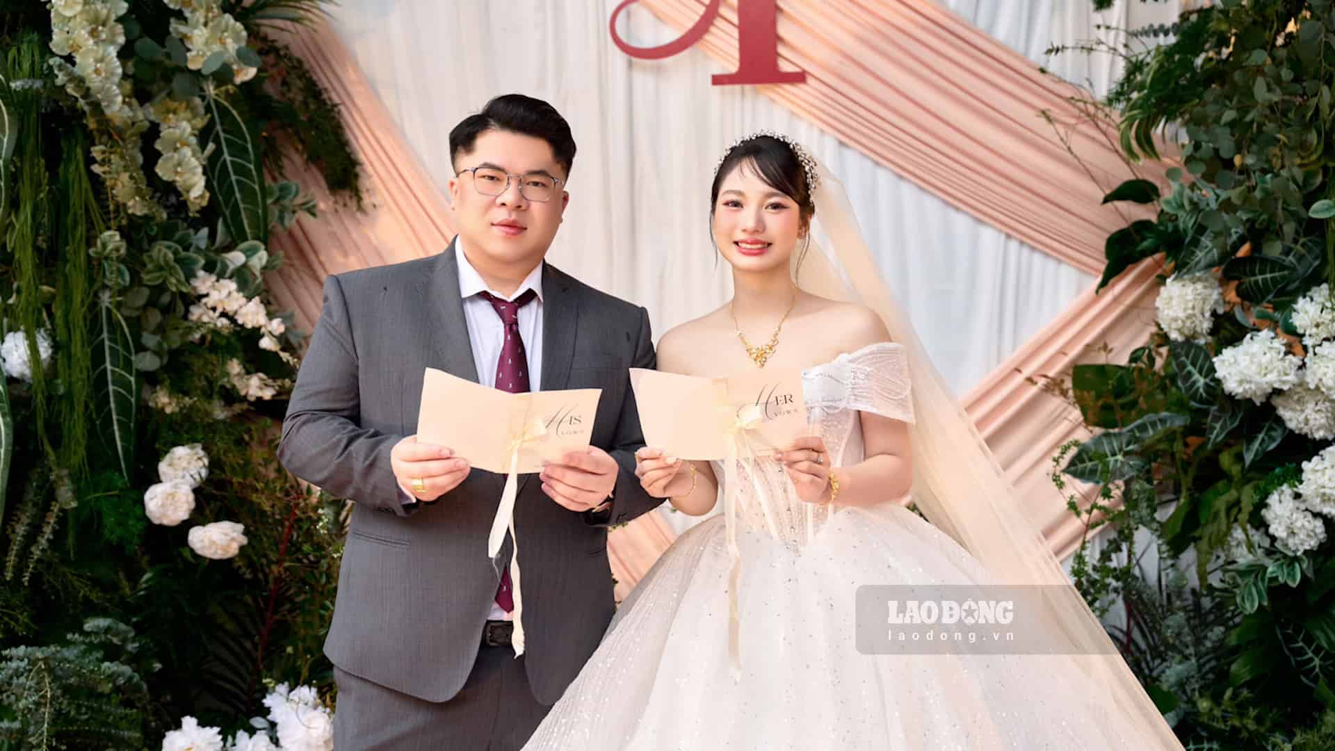 아늑한 결혼식을 올리는 트렌드가 많은 커플들에게 선택되고 있습니다. 사진: 후옌 짱