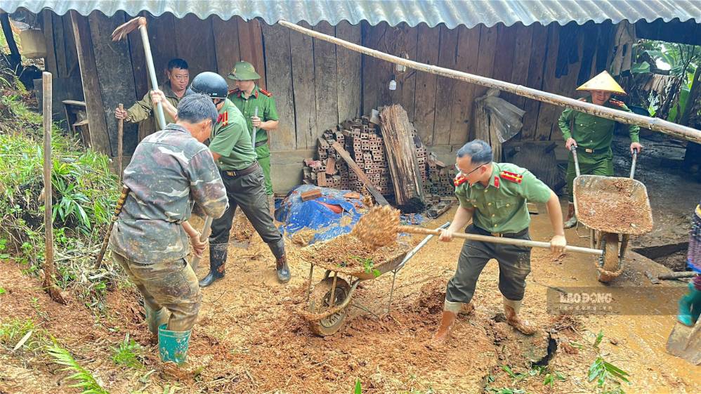 Hỗ trợ người dân khắc phục hậu quả sau thiên tai.