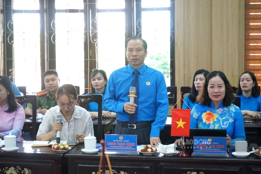 Ông Lương Trọng Thành - Chủ tịch LĐLĐ tỉnh Thanh Hóa phát biểu tại hội nghị. Ảnh: Quách Du