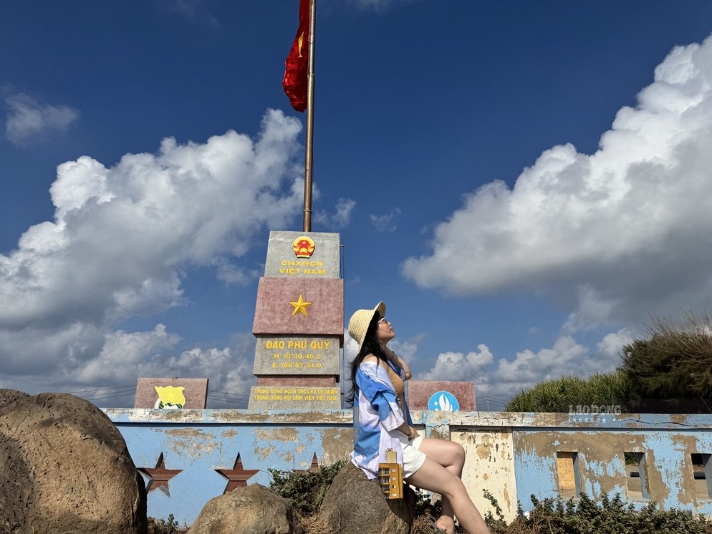 Cột cờ Phú Quý.