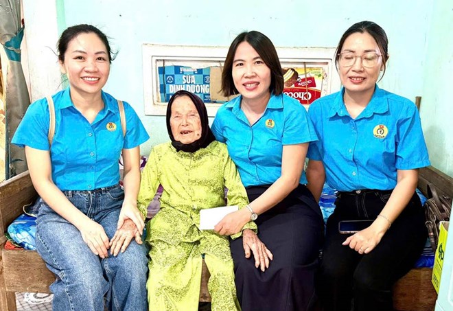 Công đoàn xã Nam Phước, Đà Nẵng phối hợp tổ chức Bữa cơm Đại đoàn kết, tri ân Mẹ Việt Nam Anh hùng. Ảnh: Công đoàn xã Nam Phước cung cấp