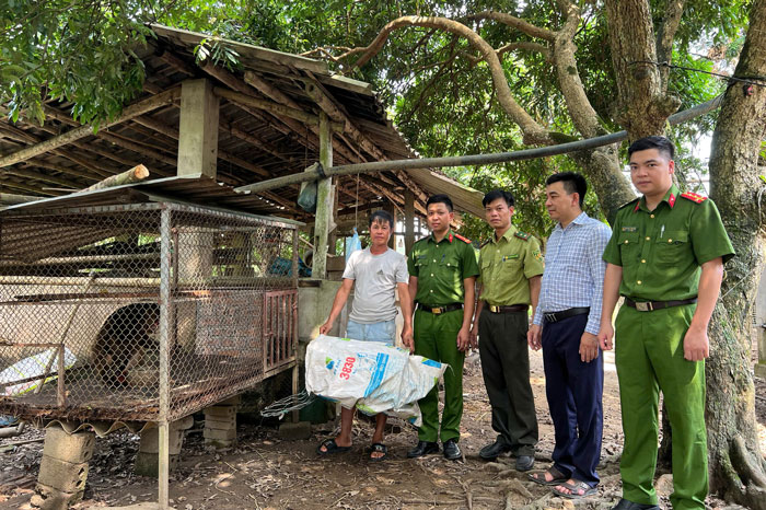 De nombreux habitants ont volontairement remis des animaux sauvages menacés et rares. Photo: CA Lào Cai
