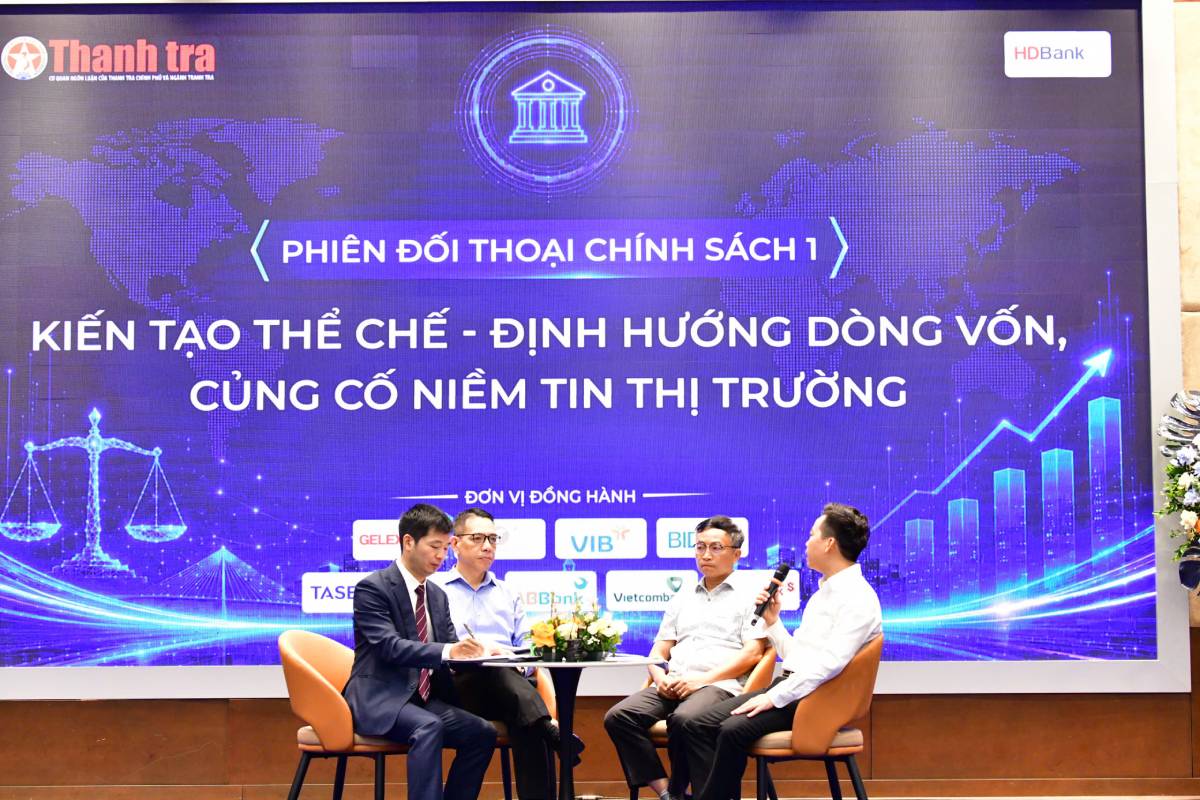 Representatives of the Ministry of Construction said that house prices in major cities exceed the affordability of many people. Photo: Tri Minh