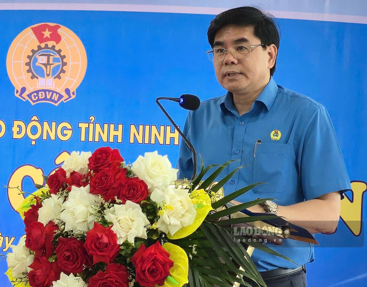 Ông Nguyễn Hải Long - Chủ tịch LĐLĐ tỉnh Ninh Bình phát biểu tại chương trình. Ảnh: Nguyễn Trường