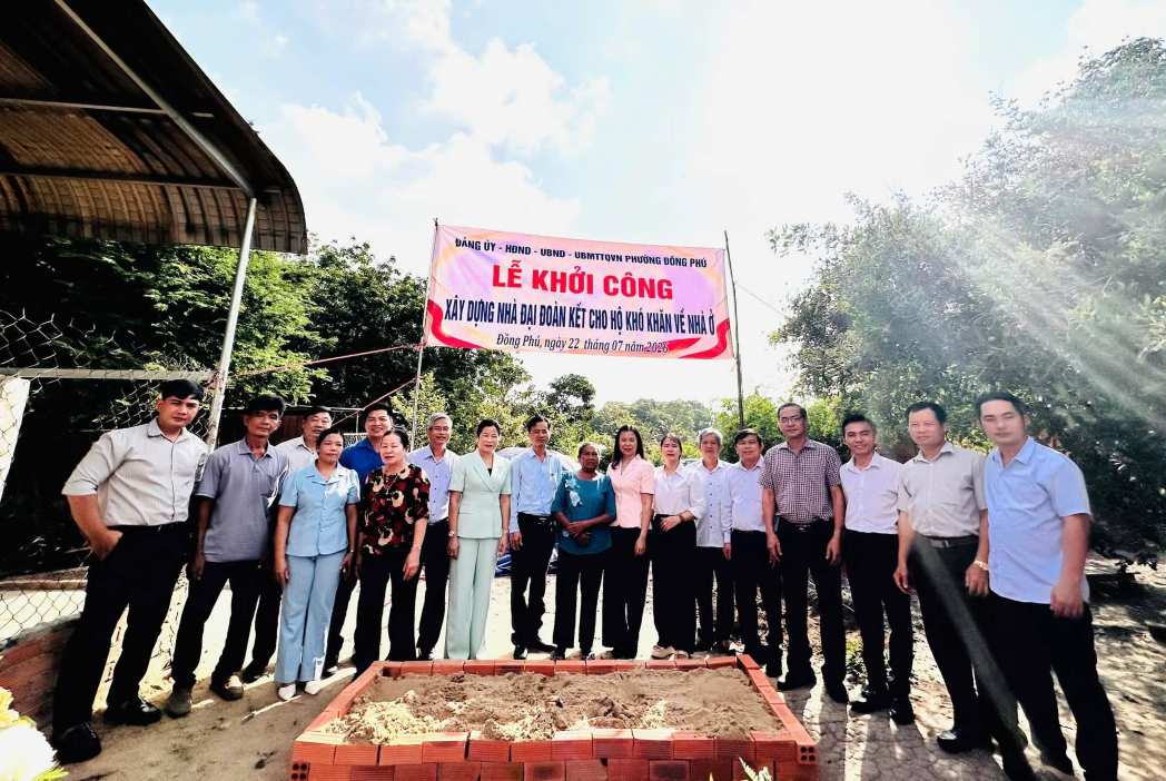 Commencement of building Great Solidarity houses for households with housing difficulties in Dong Phu ward. Photo: Dong Phu Ward People's Committee