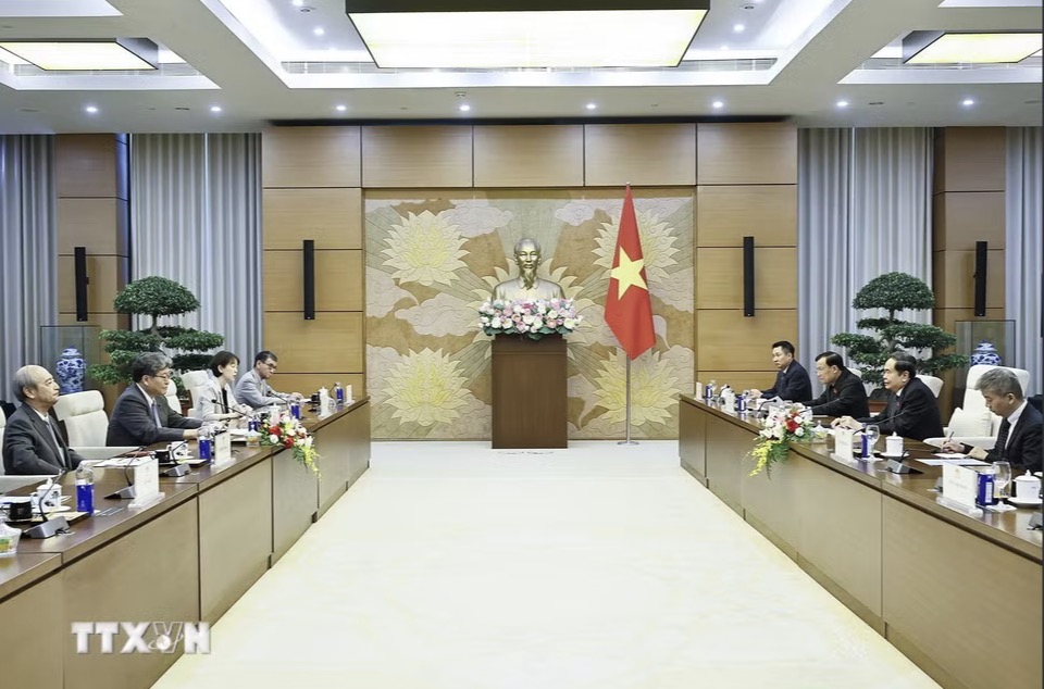 Politburo member, National Assembly Chairman Tran Thanh Man receives Mr. Hagiuda Koichi - Acting Secretary General of the Liberal Democratic Party of Japan (LDP). Photo: VNA