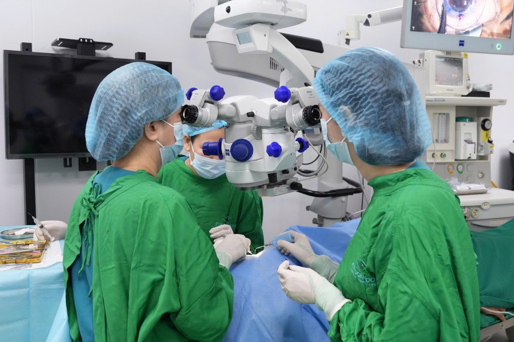 The last gift from the brain-dead donor helped the patient regain light. Photo: BVCC