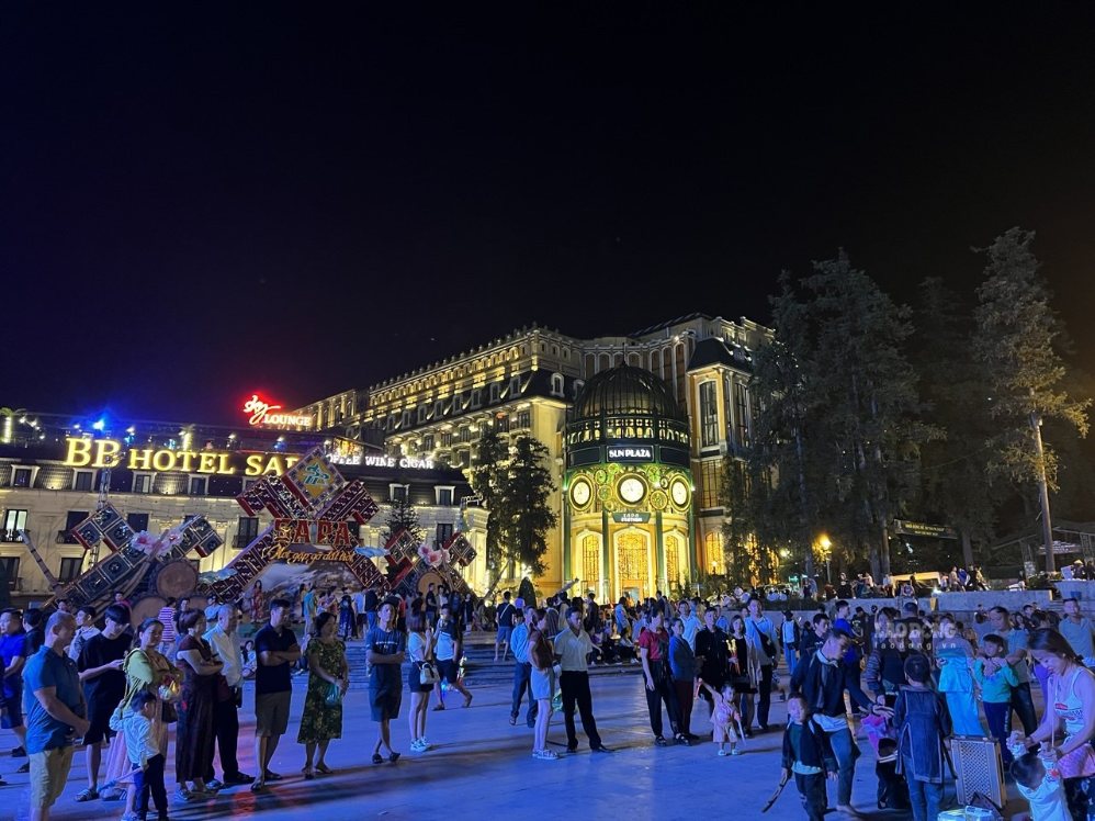Quảng trường trung tâm thị trấn.