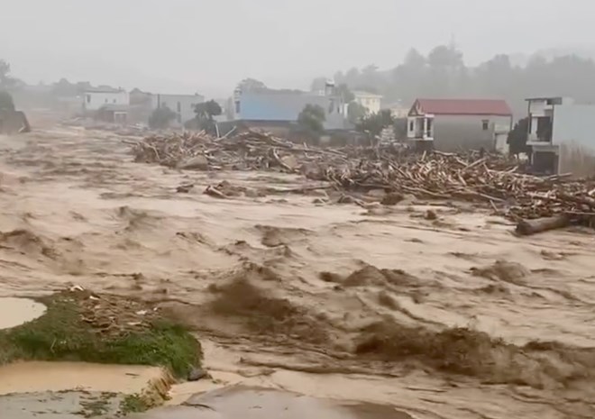 Rain and floods in Lai Chau heavily affect the lives, property and safety of people. Photo: Lai Chau Police