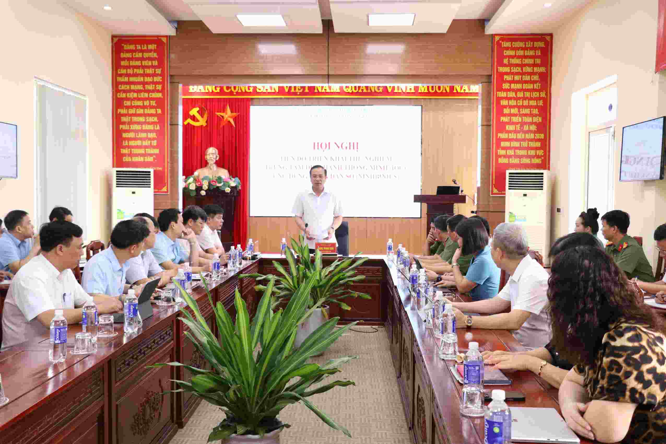 Deploying the pilot Smart Operation Center, Digital Citizen Application of Ninh Binh province from the 10th. 8. Photo: Minh Hue/Ninh Binh Provincial e-Portal